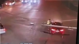 VIDEO // Imaginile surprinse de camerele de supraveghere cu momentul când șoferul cu Maserati ignoră somațiile agentului de patrulare